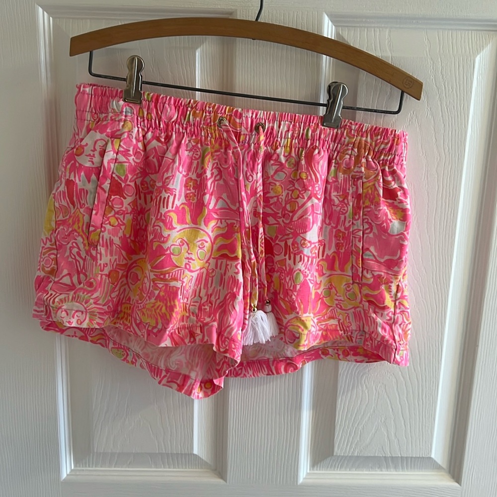 Lilly Pulitzer Kini in the Keys Bay Breeze Linen Shorts size medium.